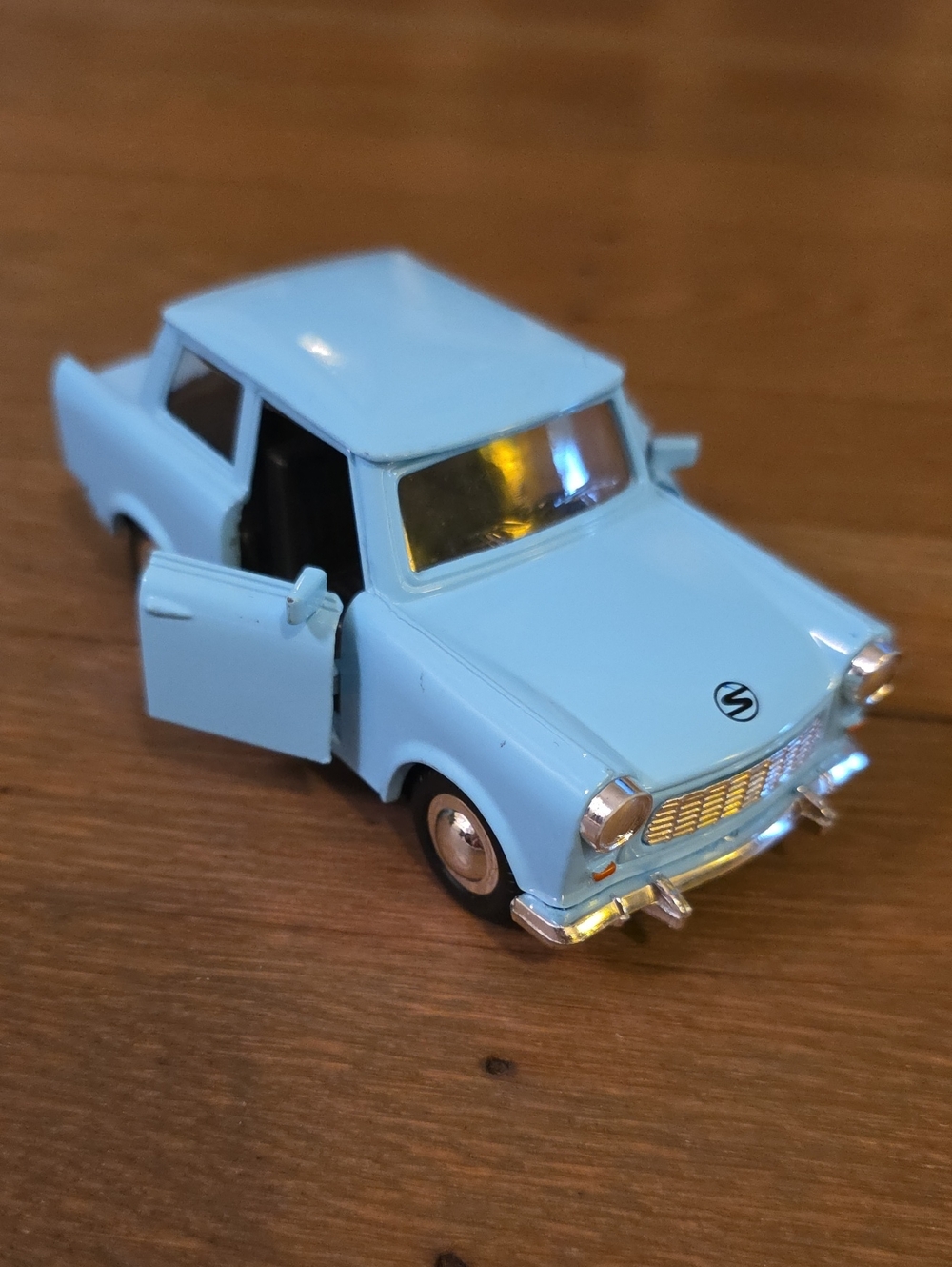 Trabant 1989 SS 4725 Blue Die-Cast Toy Car with Opening Doors -Pull Back & Go